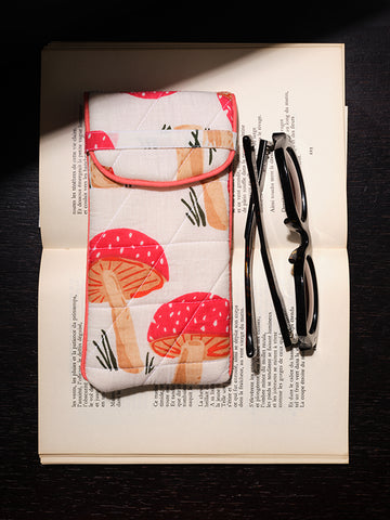 Mushroom glasses case