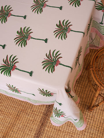 Exotica Vert Tablecloth with its napkins