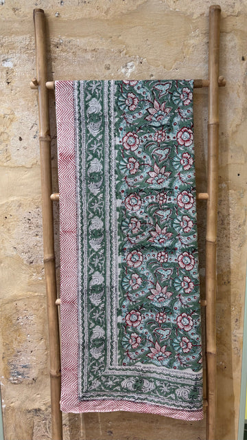 Carmin sarong