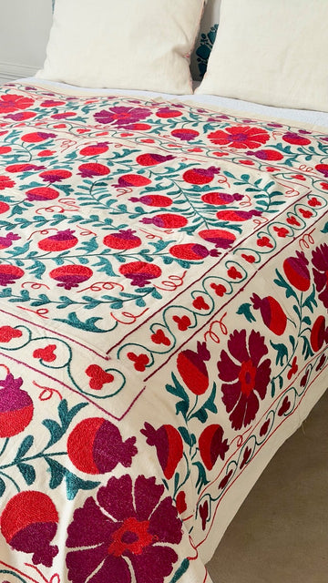 Jeté de lit Suzani Pomegranate