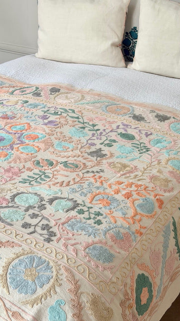 Jeté de lit Suzani Pastels