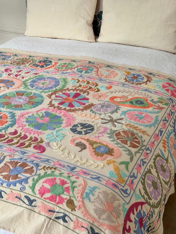 Jeté de lit suzani Camomille