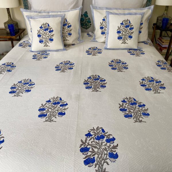 ensemble double bedspread and 4 pillows n1