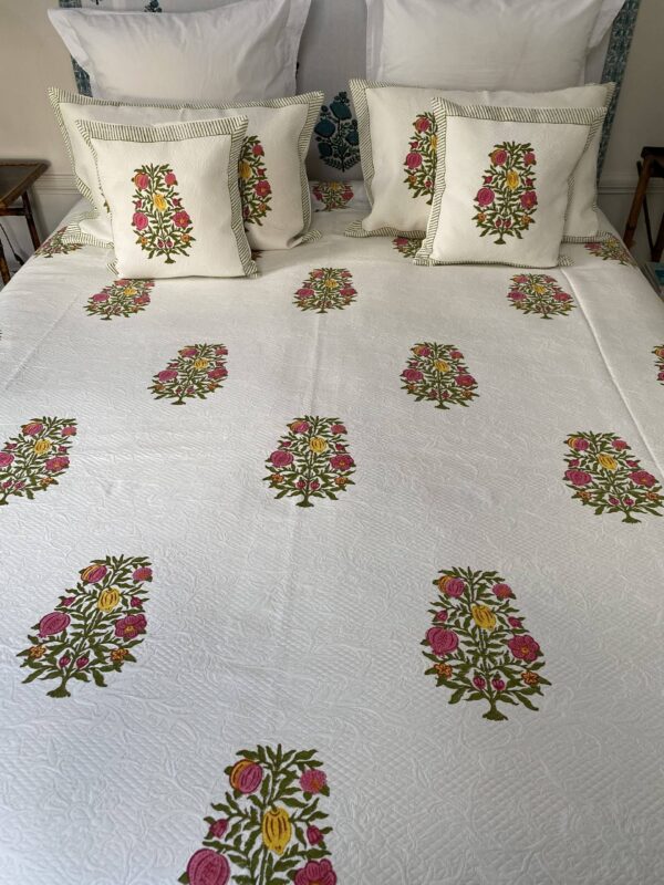 ensemble double bedspread and 4 pillows n5